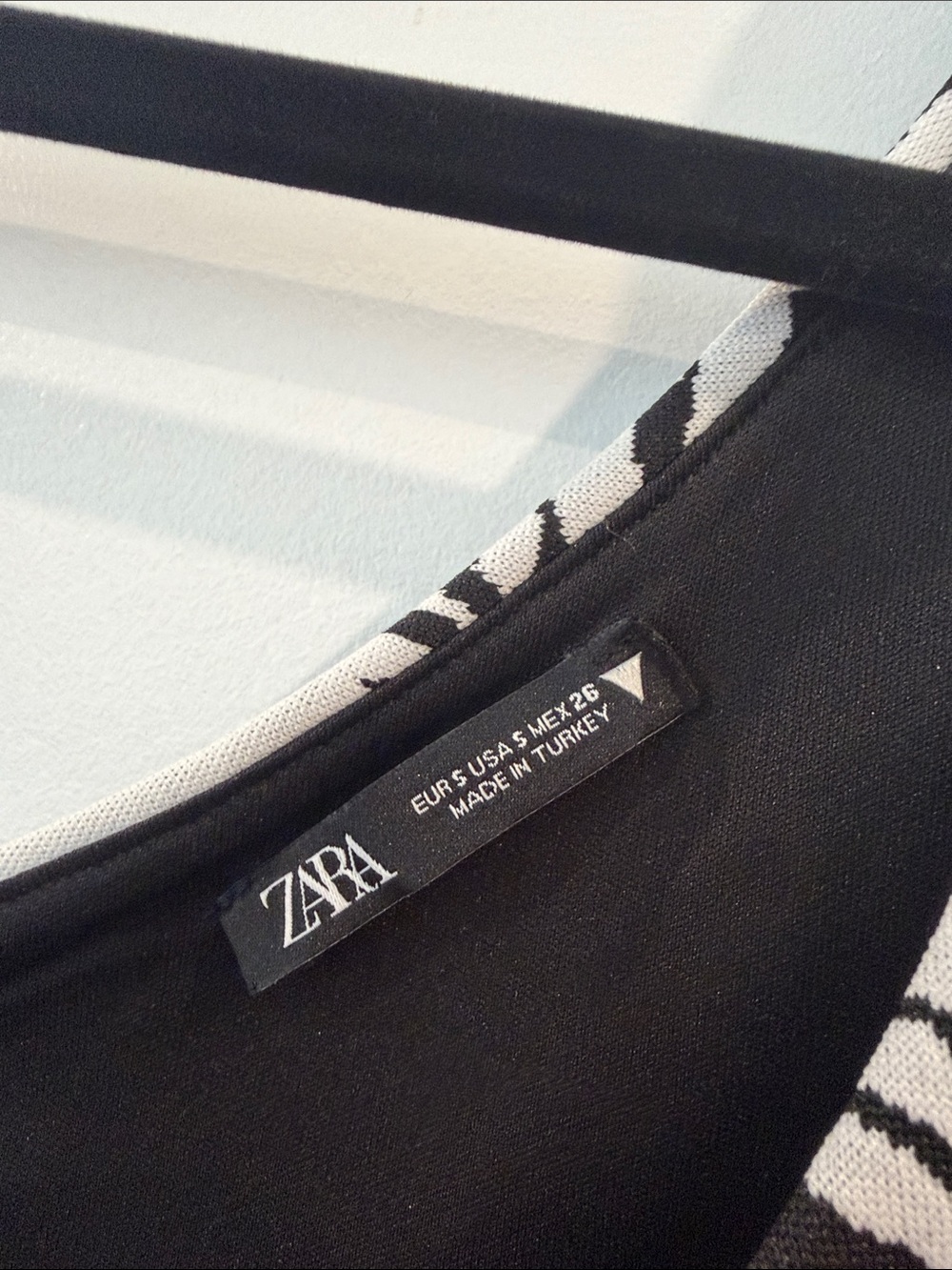 Zara Black & White One-Shoulder Palm-Print Crop Top - Picture 2 of 6